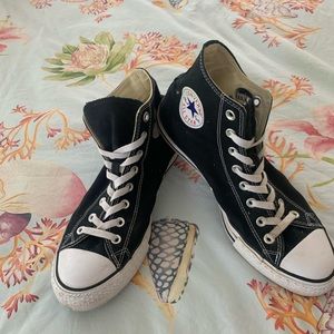 Men’s Converse high tops size 9